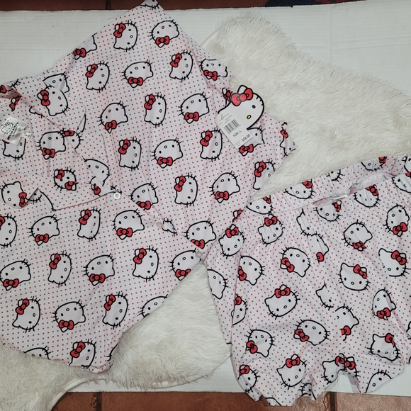 Hello Kitty Pajama Set Pink Shorts Button Front Top Large Retail $58 New - Picture 11 of 11